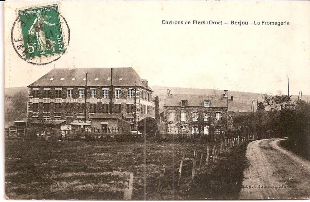 Photos et carte postales anciennes de Berjou Mairie de Berjou et son