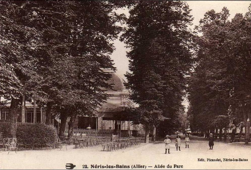 Photos et carte postales anciennes de NérislesBains Mairie de NérislesBains et sa ville